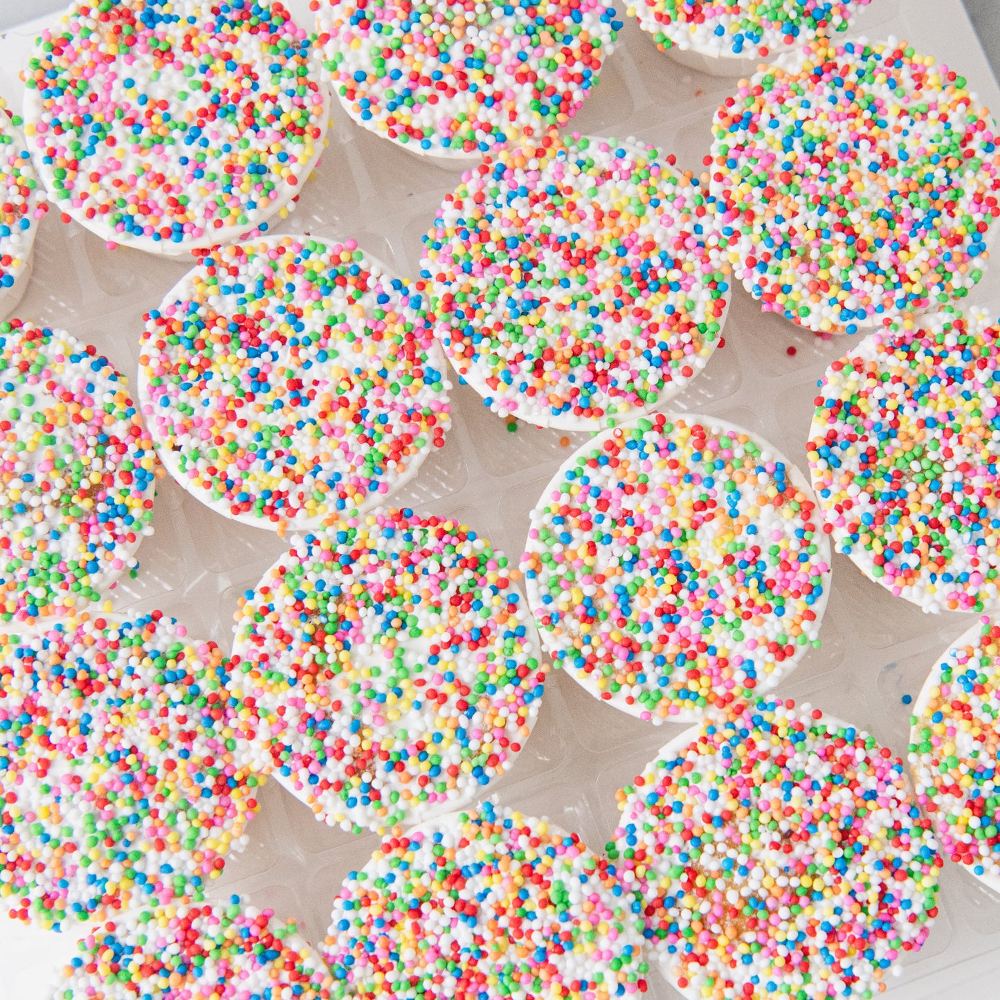 16pcs Viral Dot Cupcake In Gift Box | $48.80 Nett