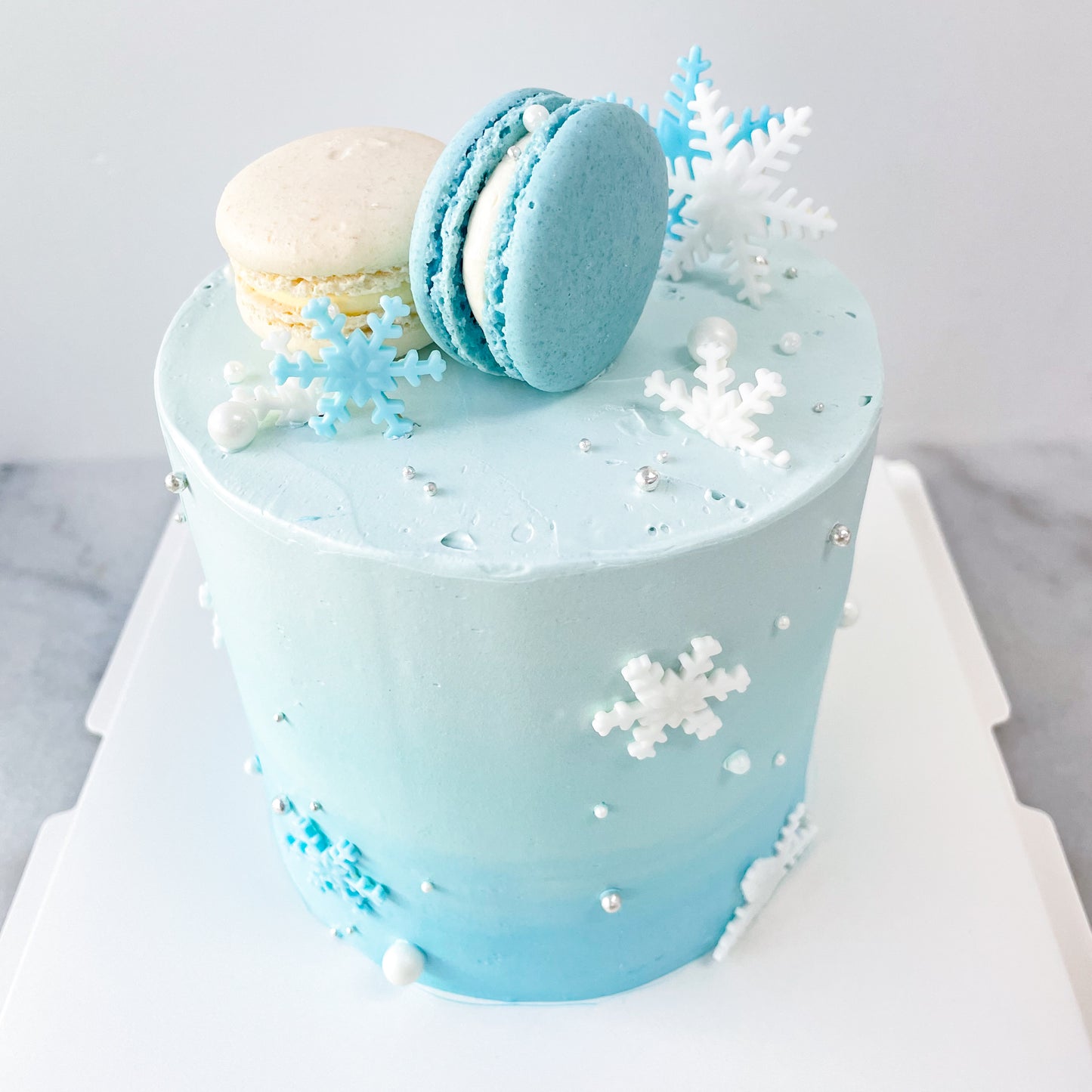 Customized Cake - Snowflakes Cake with Macaron