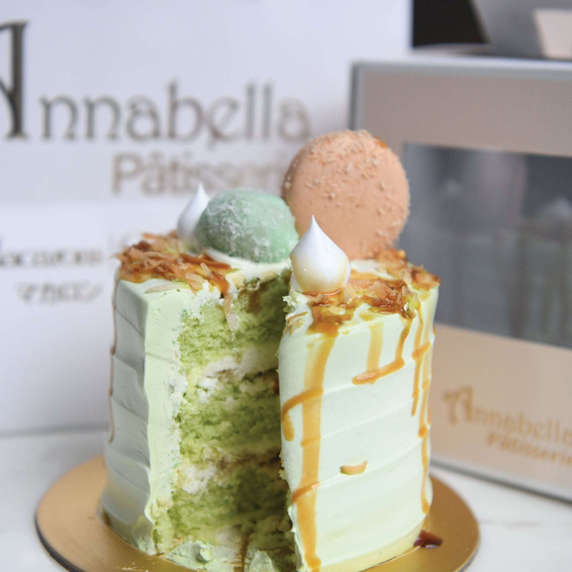 Bundle Set | Ondeh Ondeh Cake Petite + 6pcs C1 Macarons | $39.90 Nett