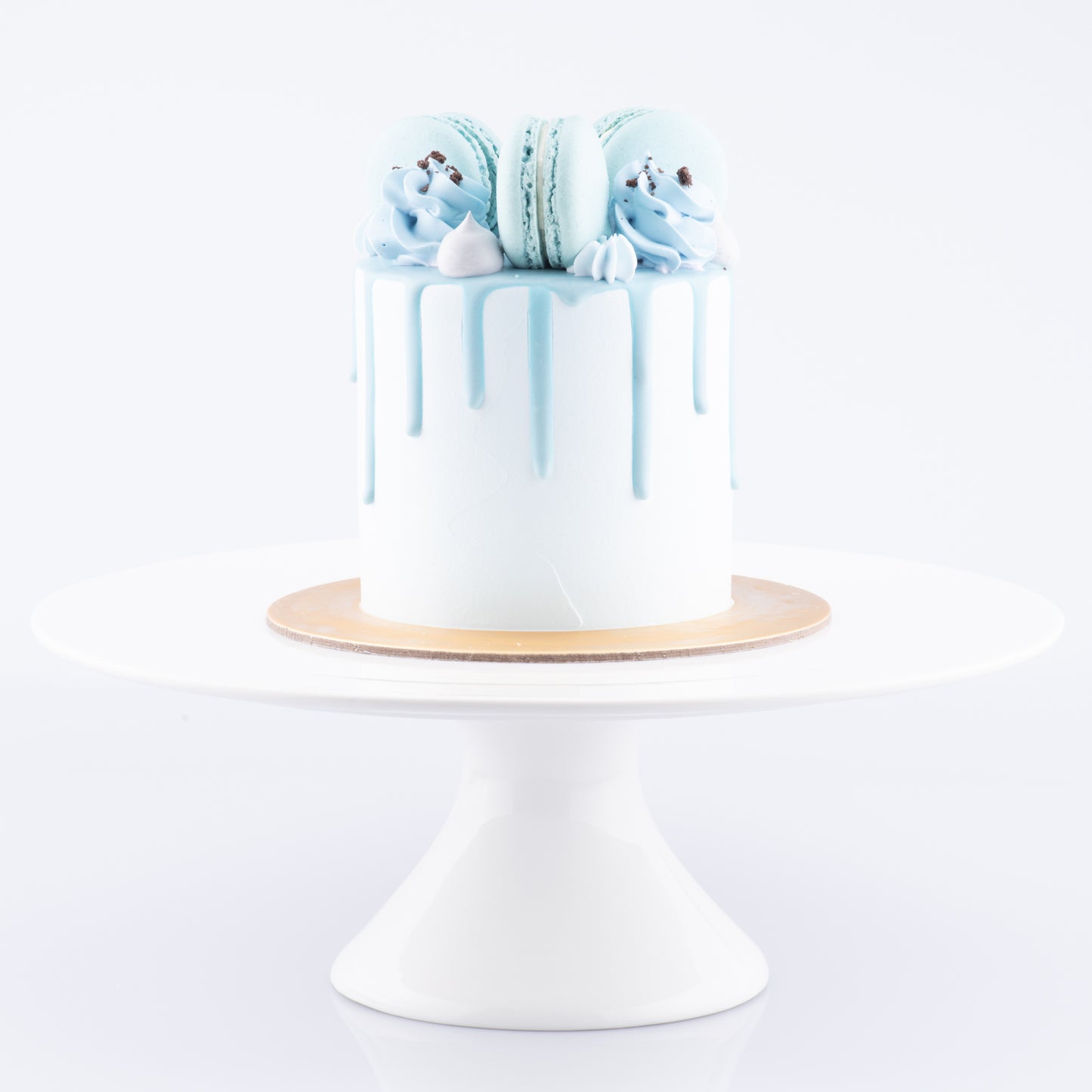 Cookies & Cream Cake Petite | Including 3 pcs Macarons | (U.P $60.00)