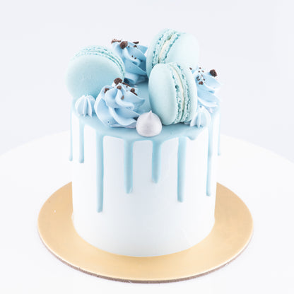 Cookies & Cream Cake Petite | Including 3 pcs Macarons | (U.P $60.00)