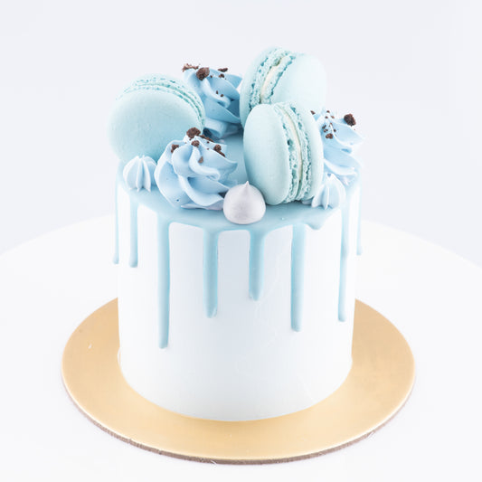 Cookies & Cream Cake Petite | Including 3 pcs Macarons | (U.P $60.00)