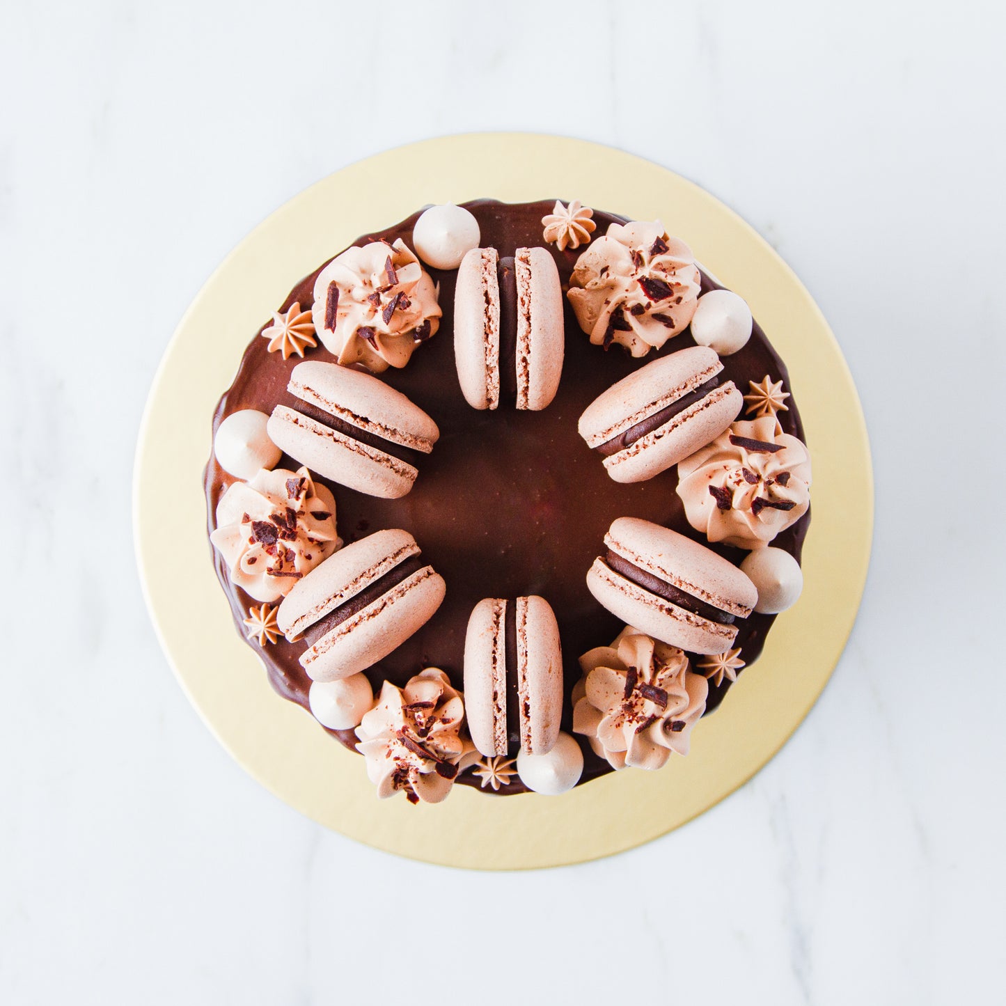Chocolate Truffle Cake Upsize (Including  6 pcs macarons) |U.P $80.00