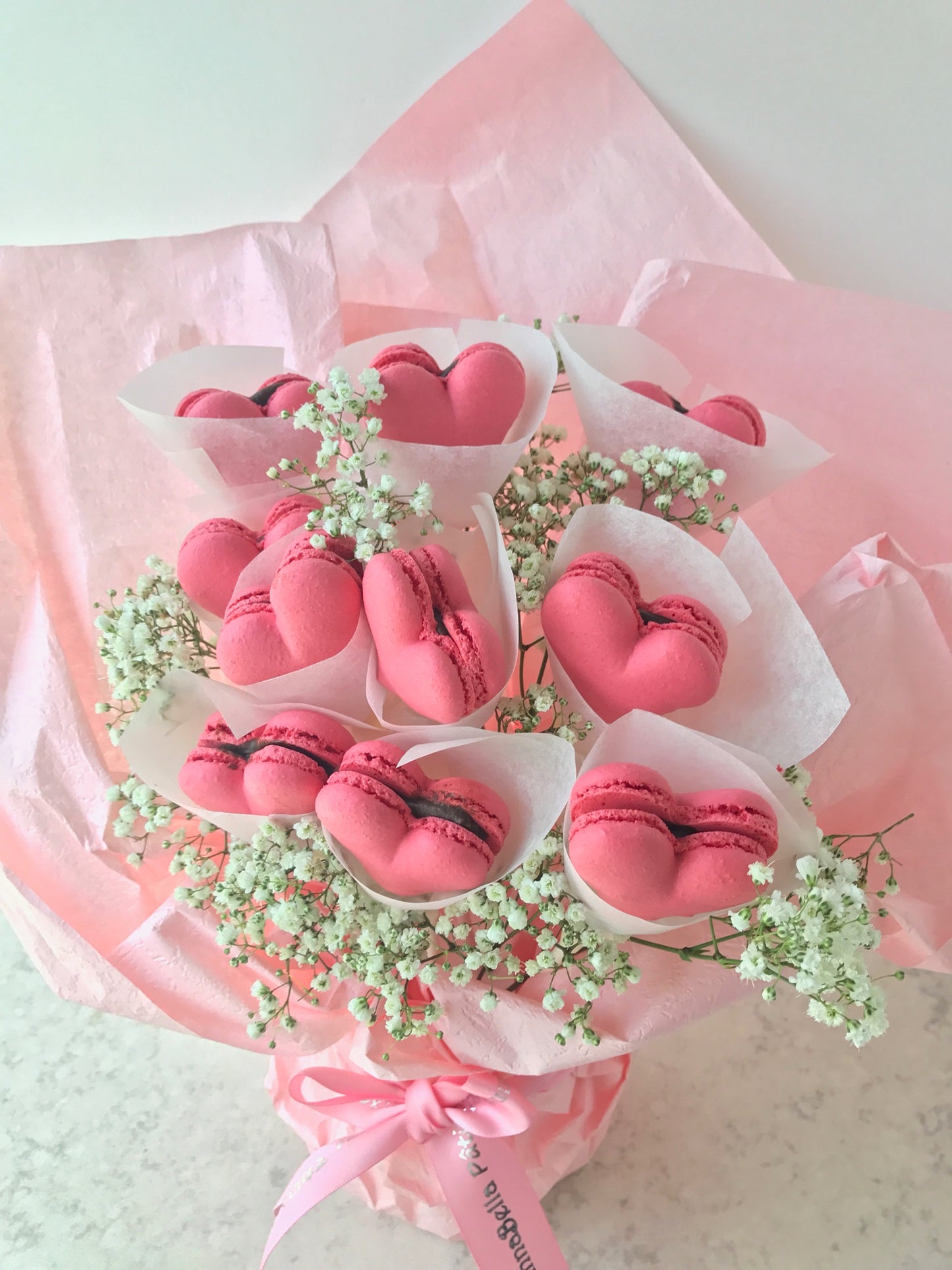 Macarons Bouquet Flowers (10pcs Heartshaped) with Fresh Flower and Ribbon + 1 Box 10pcs Premium 1