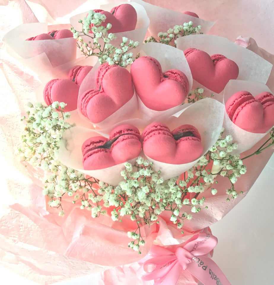 Macarons Bouquet Flowers (10pcs Heartshaped) with Fresh Flower and Ribbon + 1 Box 10pcs Premium 1