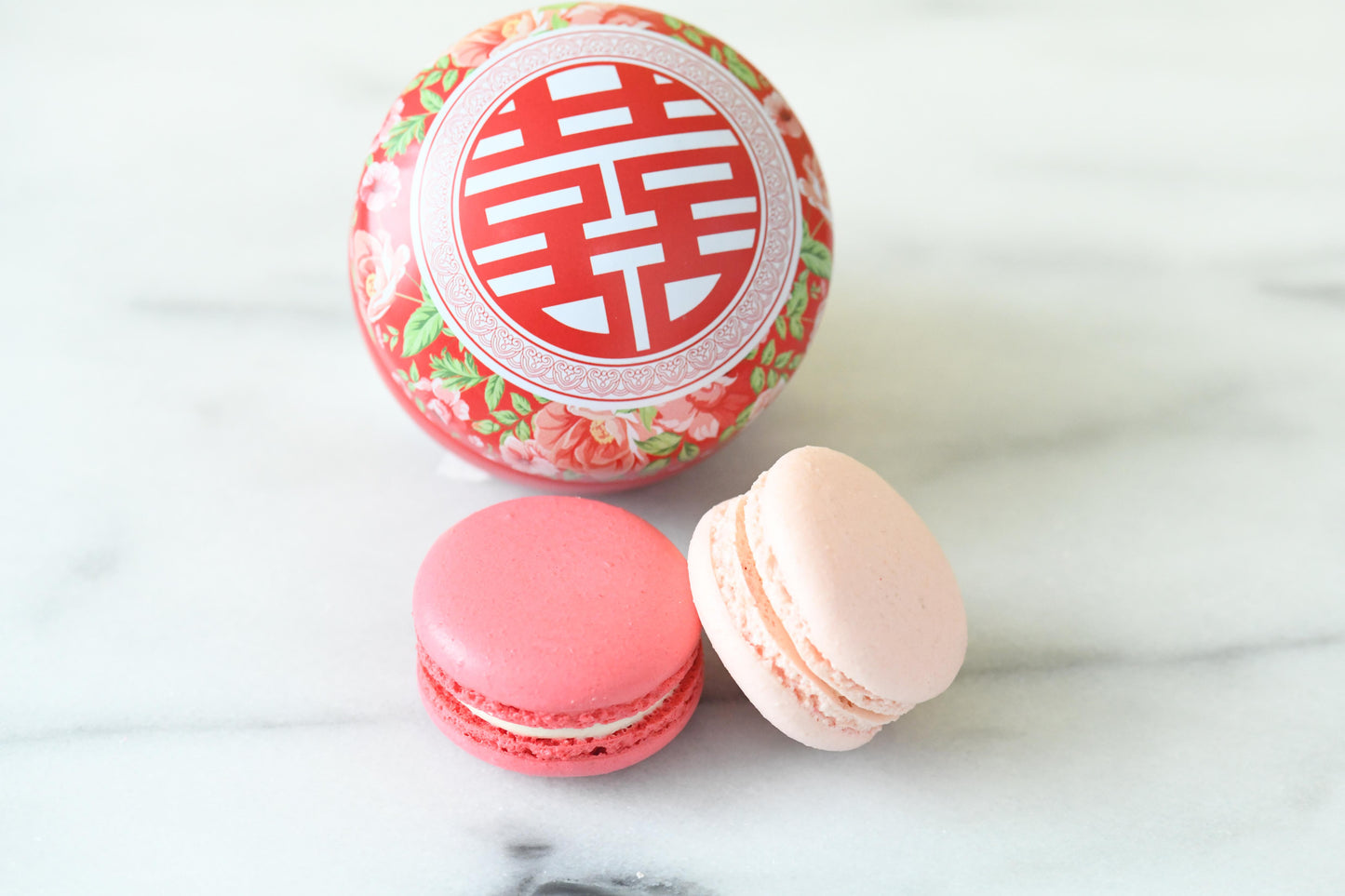 Wedding Door-Gift | 2pcs Macarons in Round Tin "Xi" Box & Paper Bag