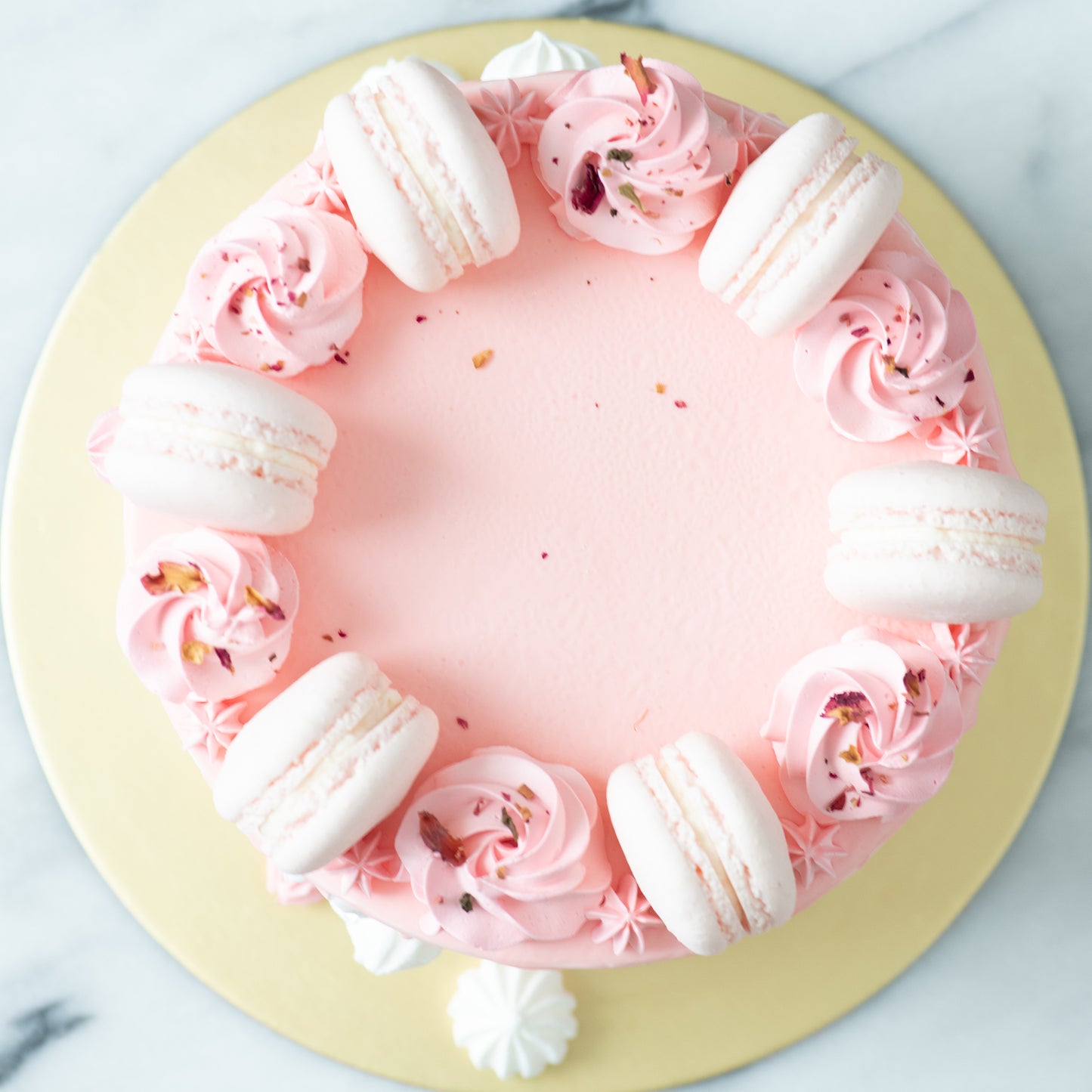 Lychee Rose Cake Upsize (Including  6 pcs macarons)| U.P $80.00